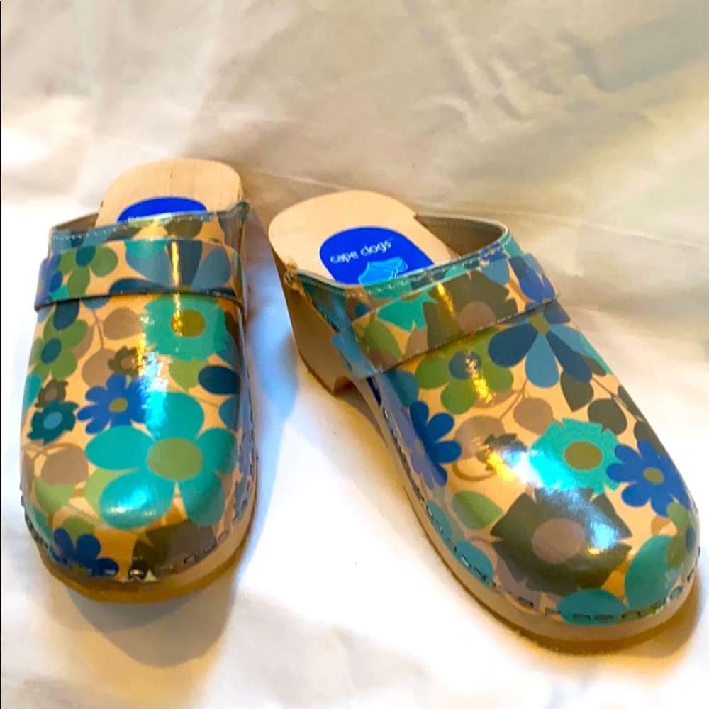 NEW Cape Clogs Sweden wood Blue Bell floral 35